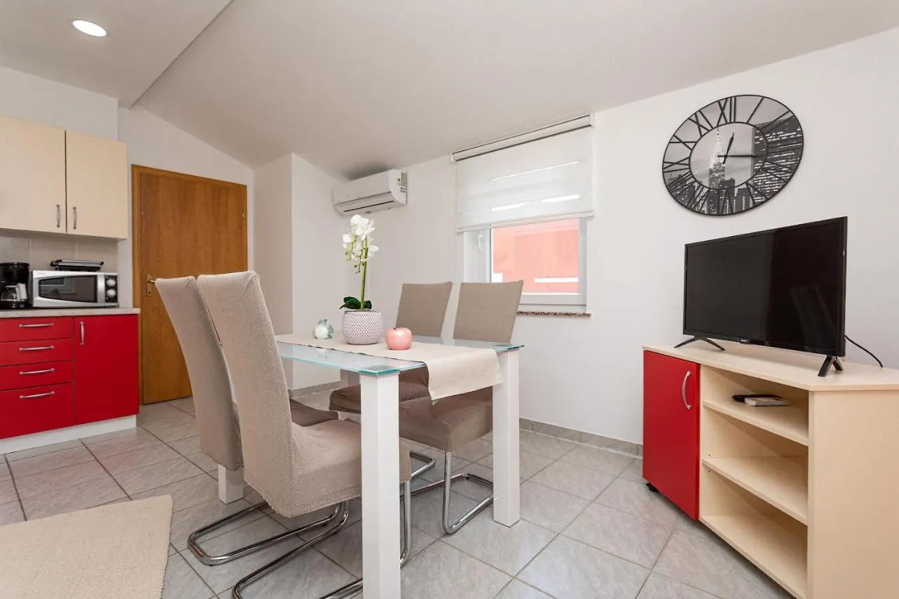 Apartments La Natalli Baska  0*, Baska (Krk)