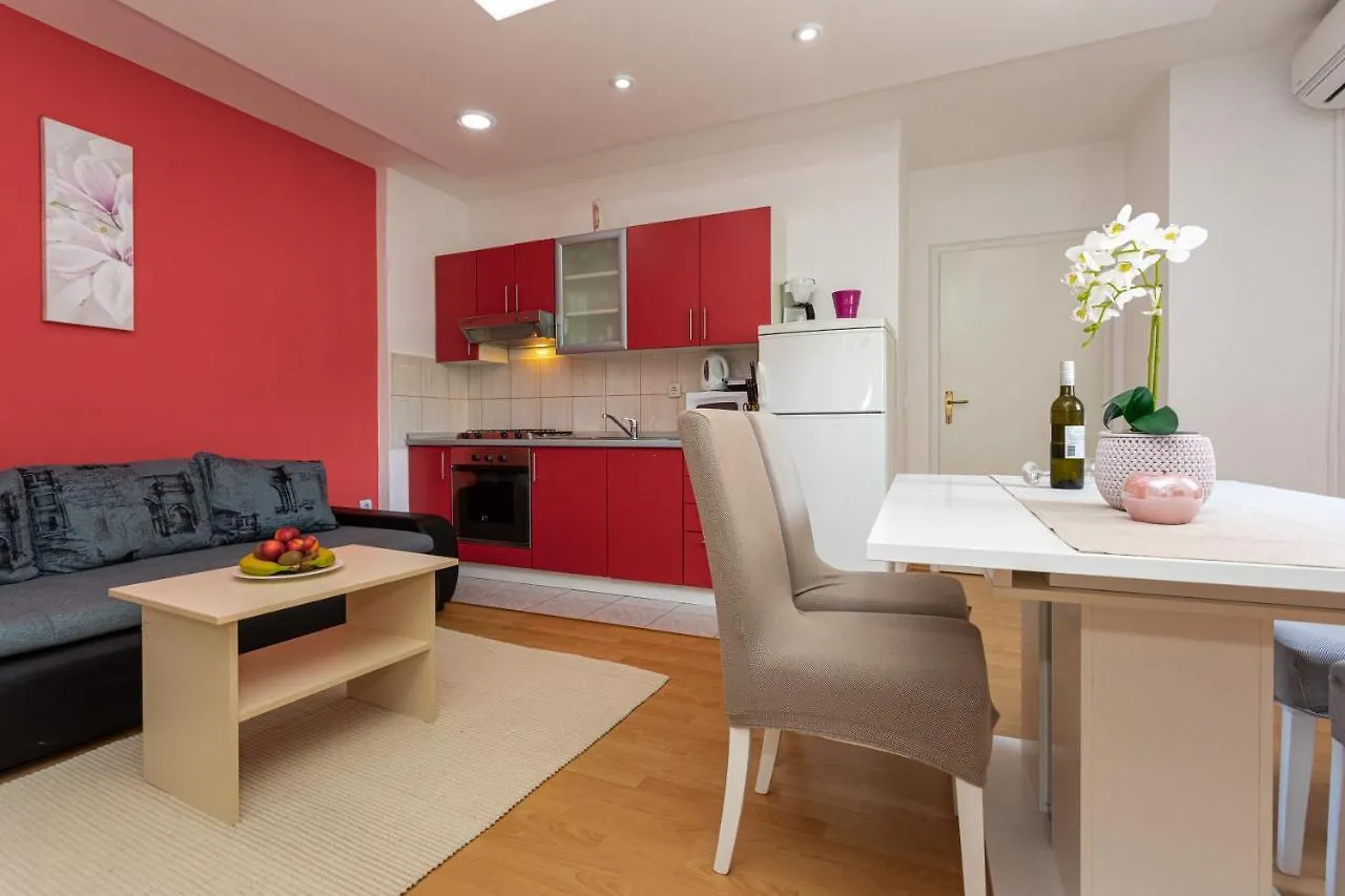 Apartments La Natalli Baska  0*, Baska (Krk) Croatia