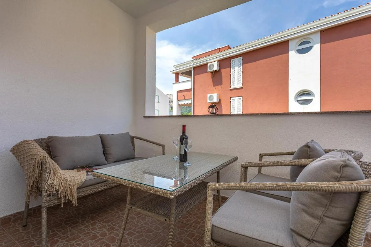 Apartments La Natalli Baska  0*, Baska (Krk) Croatia