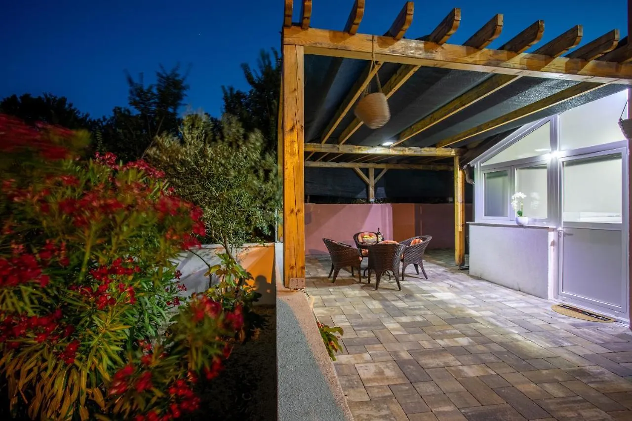 Apartments La Natalli Baska  0*, Baska (Krk) Croatia